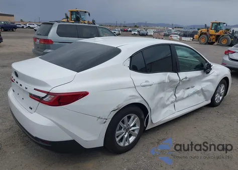 2025 Toyota Camry Le z USA, uszkodzony, nr VIN 4T1DAACK2SU568579